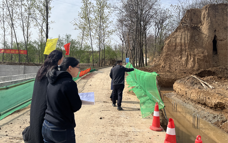 上圖為查看朝陽鎮(zhèn)污水處理廠尾水濕地建設(shè)項目進(jìn)展情況.png